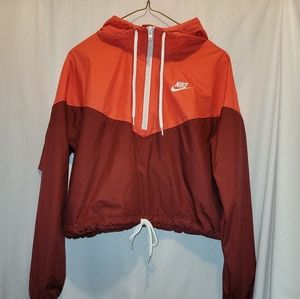 Crop style women's windbreaker